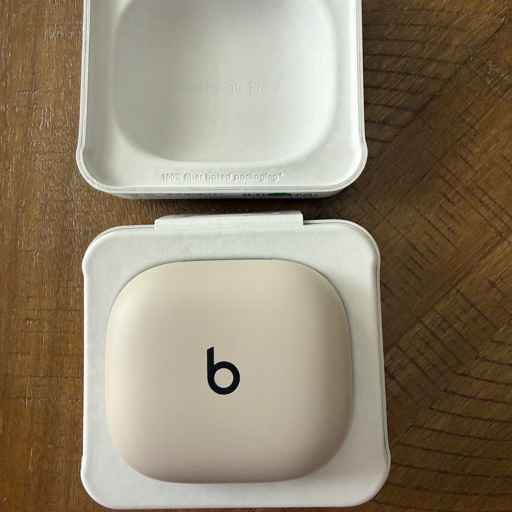 Powerbeats Pro 2 - Beige/Grey - Picture 4 of 4